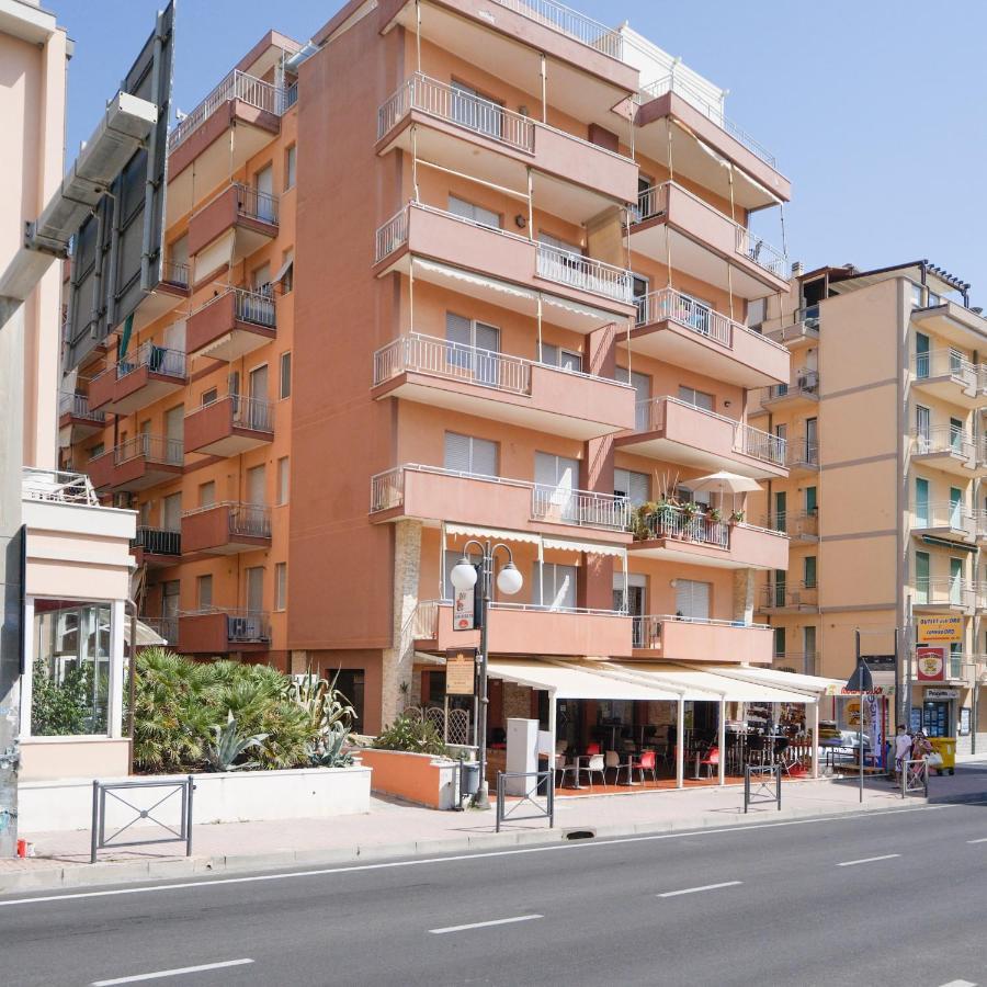 Babyaccommodation Family Panoramic II Pietra Ligure Exteriör bild