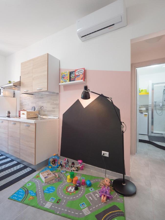 Babyaccommodation Family Panoramic II Pietra Ligure Exteriör bild